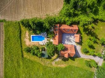 Beautiful Cottage With Heated Pool For 16 Ppl