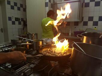 Warias Hotel & Restaurant