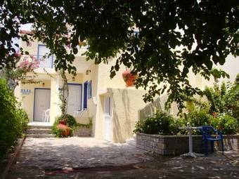 Elli Studios & Apartments