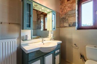 Olive Grove Haven - Bespoke Design, Top Location