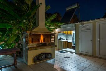 Villa Maria?s Mansion 3 M From The Sea