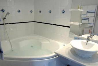 Hotel Logis La Lentillere (restaurant C�t� Parc)