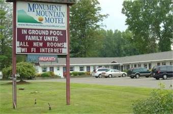 Monument Mountain Motel
