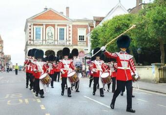 Windsor Castle, Shops & Long Walk On Your Doorstep