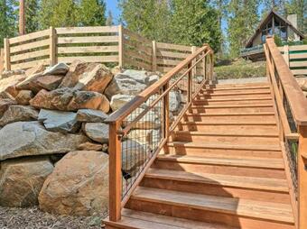 Luxury Retreat Custom Mi-wuk Village Cabin!