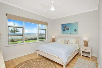 Salty's 4br Beachfront With Wifi And Pet Friendly