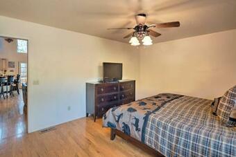 Upscale Cabin Living Golf, Fish, And Hike Show Low!