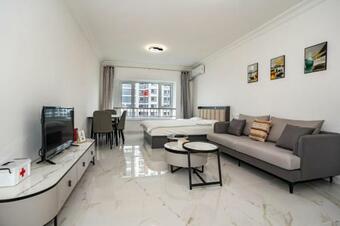 Locals Apartment House 13