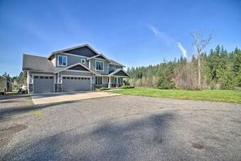 Spacious Carnation Home With Grill And Large Yard
