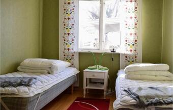 Beautiful Apartment In Blomsterm�la W/ 1 Bedrooms