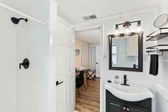 Perfect Getaway 2 Bedroom East Lansing Home With Garage