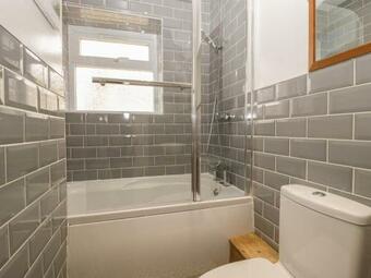 5 Lower Ellick Street