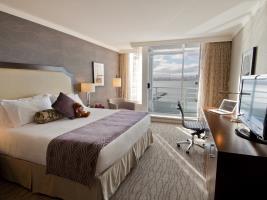 Pinnacle Hotel At The Pier