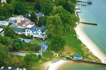 Bed & Breakfast Sandaway Waterfront Lodging