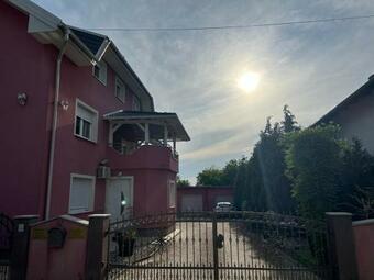 Hostal 4 Stars Rooms Near Airport