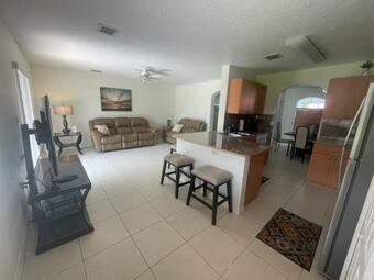 Tranquility Close To Paradise 5minutes From Black Point Marina