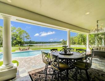 Apartamento Lakefront Manor Executive Manicured Estate On 5 Acres Exceptional Sunsets And Lake View