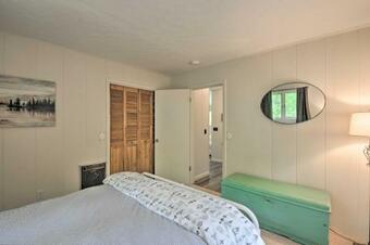 Cabin With Balcony And Mtn Views Near Sky Valley!