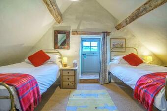 Ona Ash - Thatched Grade II Listed Cottage, Lower Eden Valley
