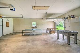 Fantastic Home With Game Room And Lake Access!