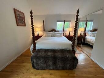 East Hampton Summer Home With Pool & Hot Tub