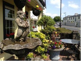 Hostal Clooneen House