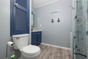 Spacious Island Cottage At Indian Lake