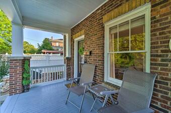 Modern, Sun-lit Retreat With Fire Pit And Yard!