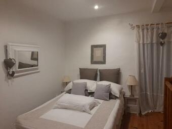 Maisonnette De Charme Avec Petite Terrasse