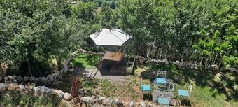 Maison Au Pied Des Falaises