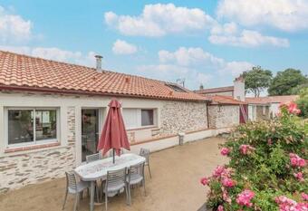 Maison Moderne Avec Terrasse Et Grand Jardin