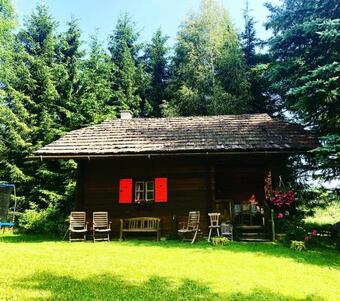 Cozy Log Cabin Near Faaker See