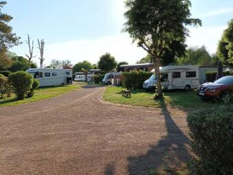 Camping Les Roulottes Du Bazois