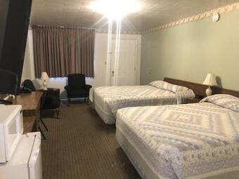 Hotel Fossil Butte #02 - 2 Queens Room