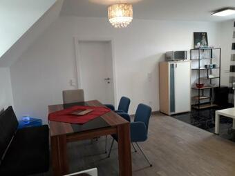 Apartment Mit Balkon