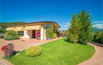 Stunning Home In Isernia With Outdoor Swimming Pool, Wifi And 3 Bedrooms