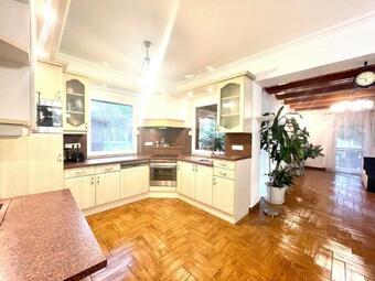 H�z A Nyugalom Sziget�n