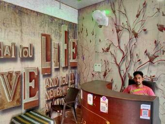 Pop 90007 Hotel Seven Star