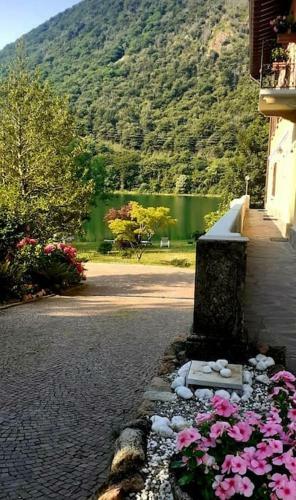 Apartamento L?angolino Di Magda: On The Lake-private Beach!