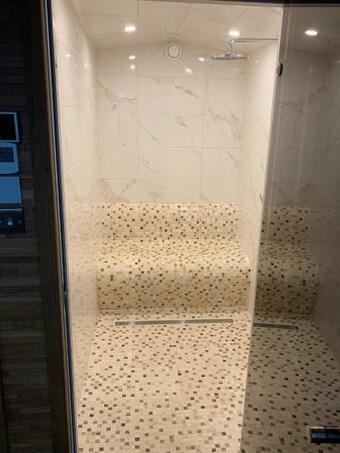 Hostal 1 Bedroom Guest House With Sauna And Steam Room