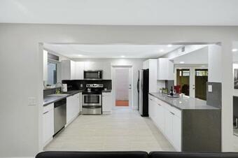 3 Bedroom Home In Quiet Neighborhood With Office