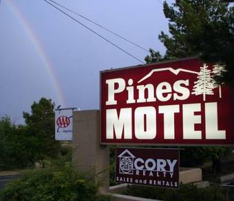 Pines Motel