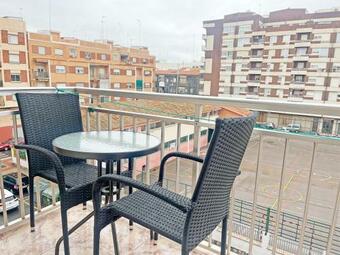 Global Properties, Apartamento De 3 Dormitorios Y Balcon En Sagunto
