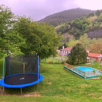 La Casa Azul, En Plena Naturaleza Con Piscina, Jard�n, Barbacoa, Saltador Y Acceso Al R�o As�n