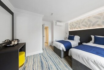 Commodore Hotel