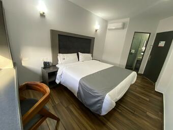 Hotel Bugari Aeropuerto Guadalajara