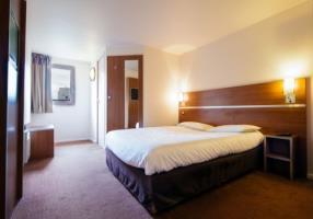 Kyriad Villeneuve La Garenne Hotel