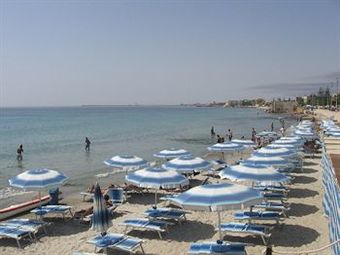 Hostal Sporting Club Village