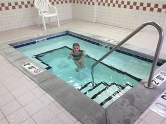 Hotel Expressway Suites Of Bismarck