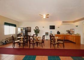 Hotel Rodeway Inn & Suites
